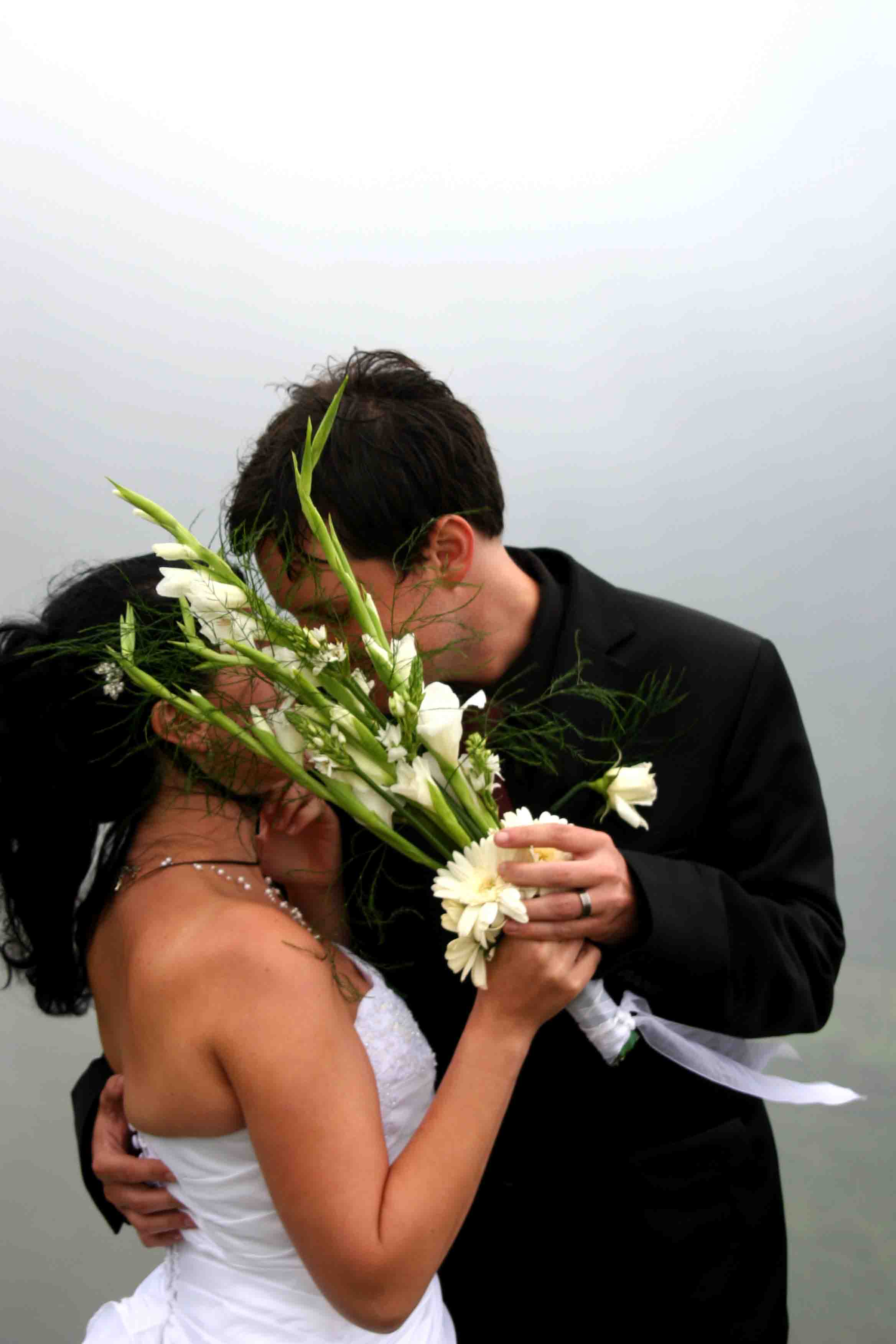 Jason and Jess, close-up kiss